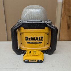DeWalt DCL074 All-Purpose Light With Battery 