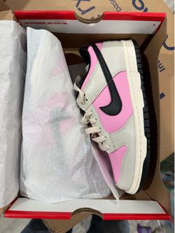 4.5Y Boys Size NIKE DUNK LOW (GS) FB9109 601 PINKSBLACK-LT OREWOOD BAN ROSE DU MATIN/NOIR