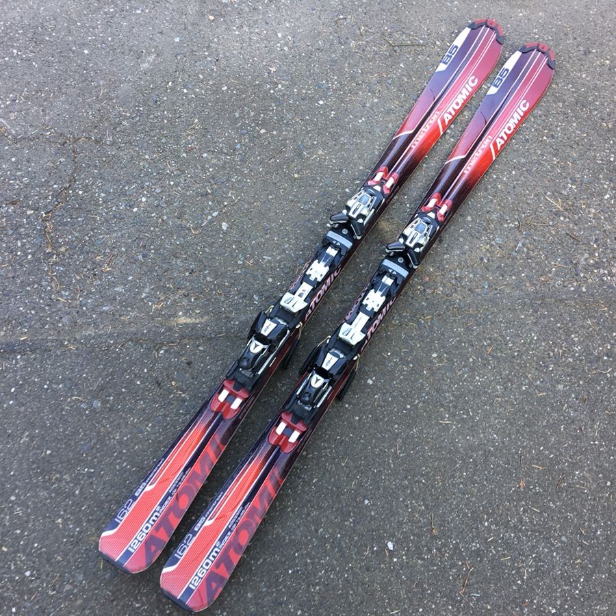 162cm Atomic B5 Metron All-Mountain Skis w/Bindings