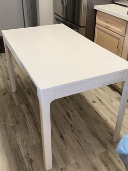 Dining Table Extendable & 4 Chairs