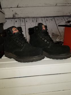 Nwot triple black Brahma Boots