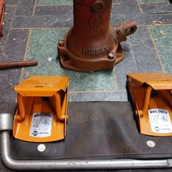 Datsun Jack & Wheel Chocks