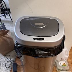 Automatic Trash Can 