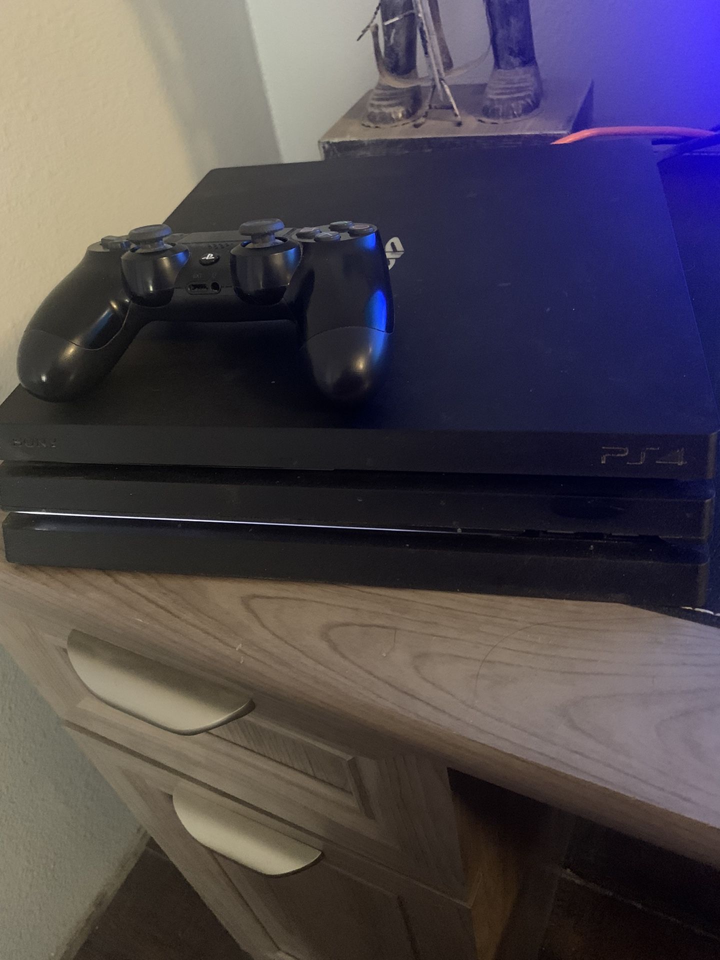 Ps4 pro 500gb And Controller