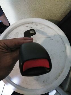 2000-2002 suburban seat beat buckle