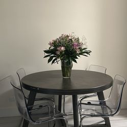 Table & Chairs