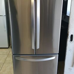 L.G. REFRIGERATOR WORKS GREAT 
