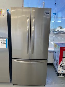 Frigidaire 31” 17.6 Cu Ft Capacity Refrigerator French Door / 1 Years Warranty