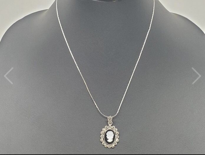 .925 Sterling Silver Cameo Pendant & Chain
