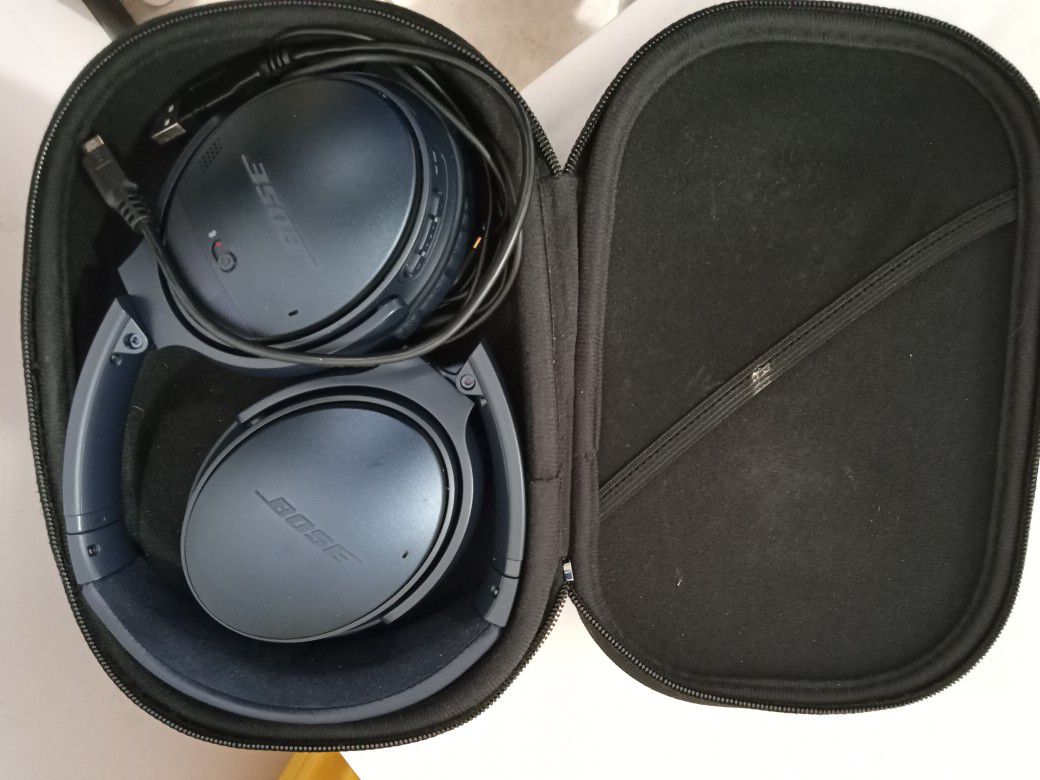 Bose - QuietComfort 45 Wireless Noise Cancelling Over-the-Ear Headphones -  Midnight Blue for Sale in Guthrie, OK - OfferUp