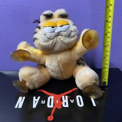 Vintage 1981 Dakin Garfield “I’m Climbing Walls for You” Suctioned Stuffed Plush