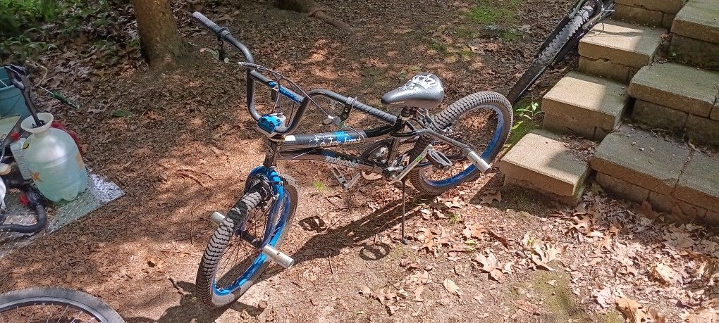Mongoose Freestyle BMX Boys Bike Pegs 20x2.35" Big Tires