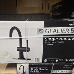 Glacier Bay
Dorind Single Hole Single-Handle Deck Mount High-Arc Bathroom Faucet in Matte Black