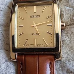SEIKO SQUARE SOLAR QUARTS WATCH MODEL V125-OACO  NEAR MINT CONDITION W/NEW LEATHER BAND