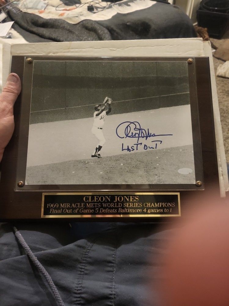 Signed , Authenticated Wood Plaque Cleon Jones