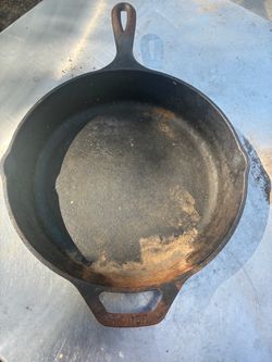 Lodge 10” Cast Iron Pan.    Needs work!     South Austin.