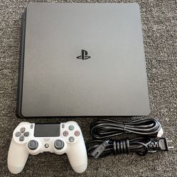 Sony PS4 1TB CUH-2115B W/ Remote,Cables 
