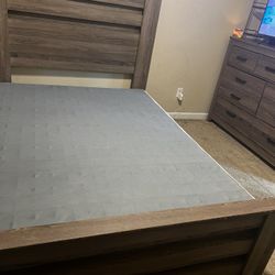 🚨Queen Bedroom Set – Must Go ASAP!🚨
