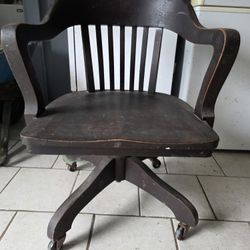 Antique 1920's Swivel Oak Milwaukee Chair