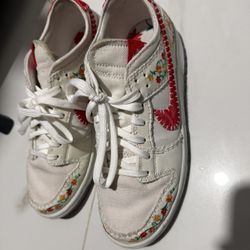 Nike Dunk Low Floral Red-size 9-used