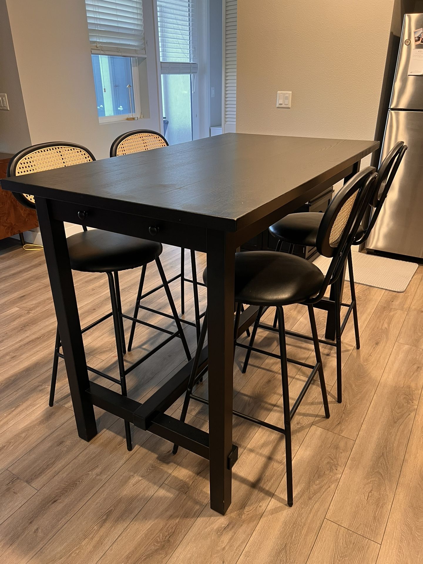 Dinig Table And Chairs For 4