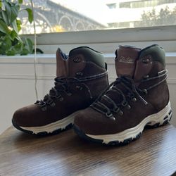 US7.5 Skechers Waterproof Hiking Boots-MOVING OUT SALE ✈️