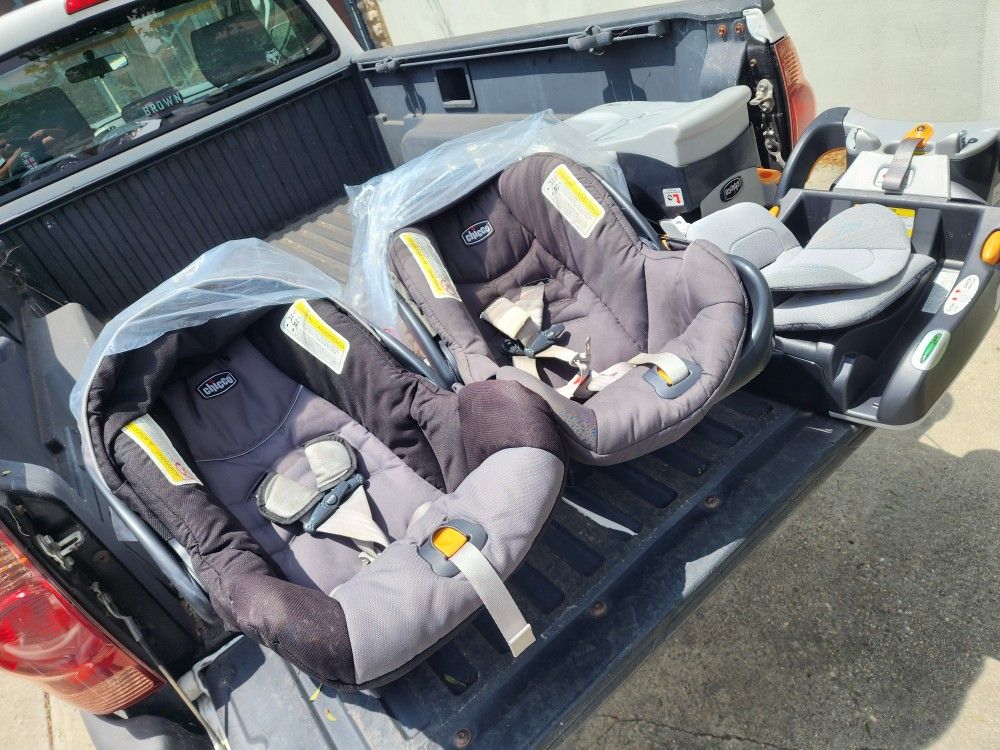 2 Chicco Carseats With 3 Bases