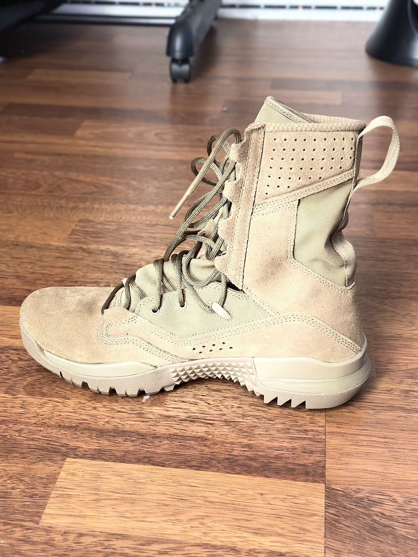 Nike SFB Gen 2 Tactical Boots Size 9 Desert Tan Leather & Nylon Military Combat