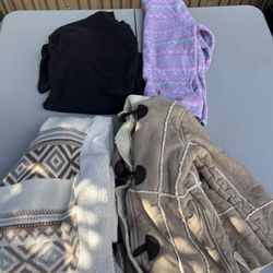 Ropa para niña de seis años   pantalones para mujer, talla 25 y 26  y chamarritas para ñiñas