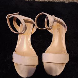 Woman's Size 7 Short Heels Peach/nude Colored  Worn Once For A Wedding 