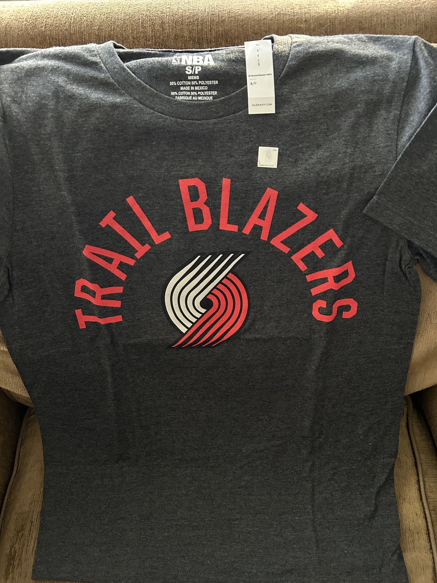Trail Blazers T-shirt - NEW - Adult Small
