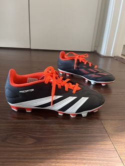 Adidas predator soccer cleats size 5