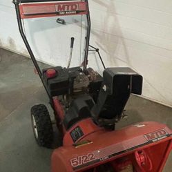MTD Yard Machines 5/22 two-stage snow blower see description