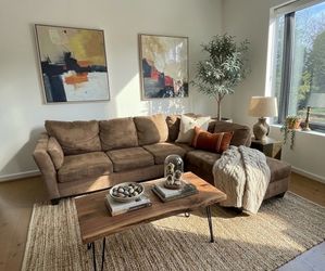 AMERICAN FURNITURE 2- PIECE BROWN SECTIONAL w/ CHAISE (FREE DELIVERY)(CLIFTON HEIGHTS PA 19018)