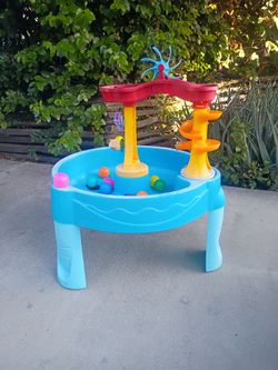 Water Table with 12 Balls