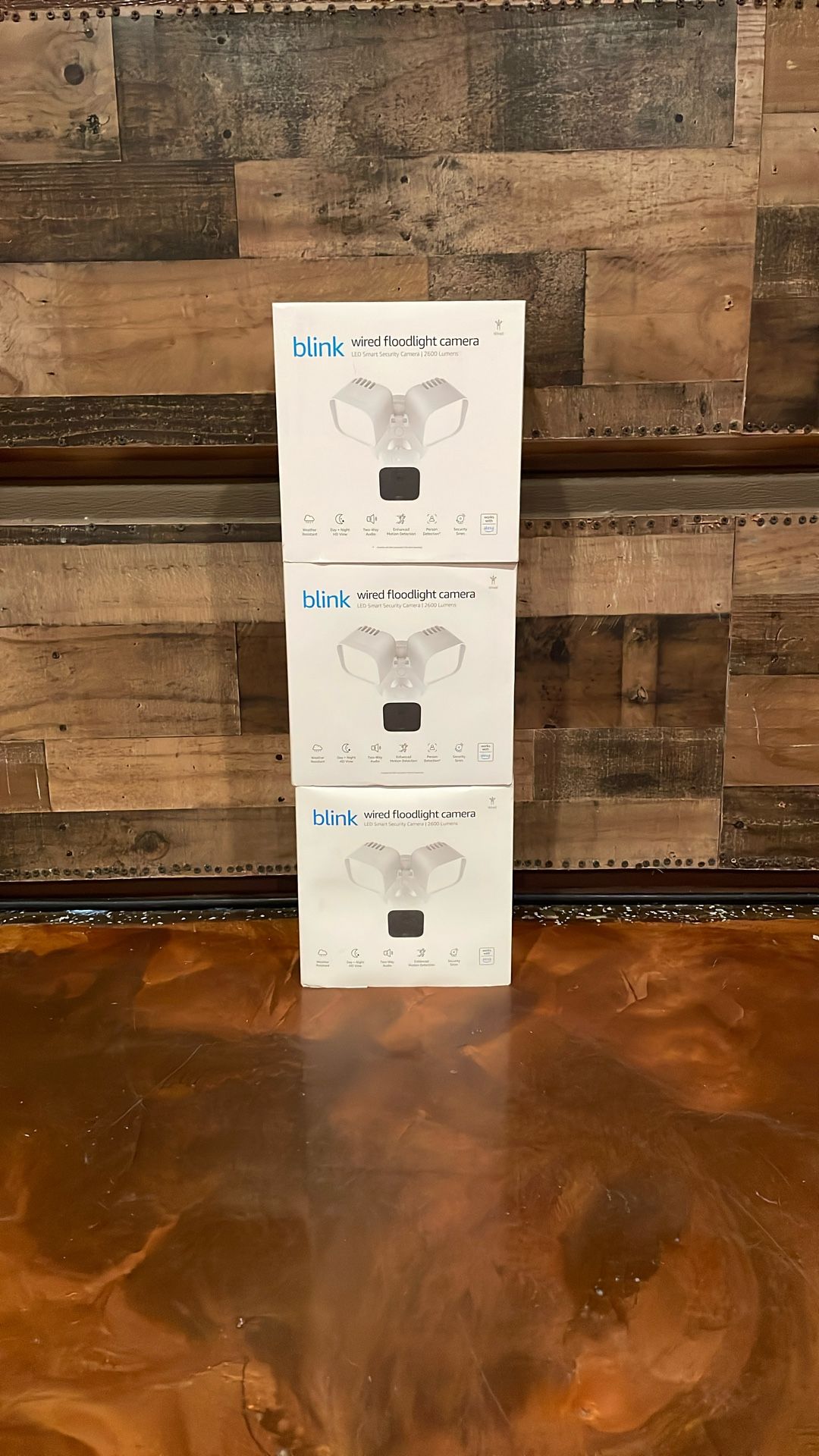 BLINK Wired Floodlight Camera - Smart Security Camera - 2600 Lumens, HD Live View - Enhanced Motion Detection - Built-in siren - Works wit