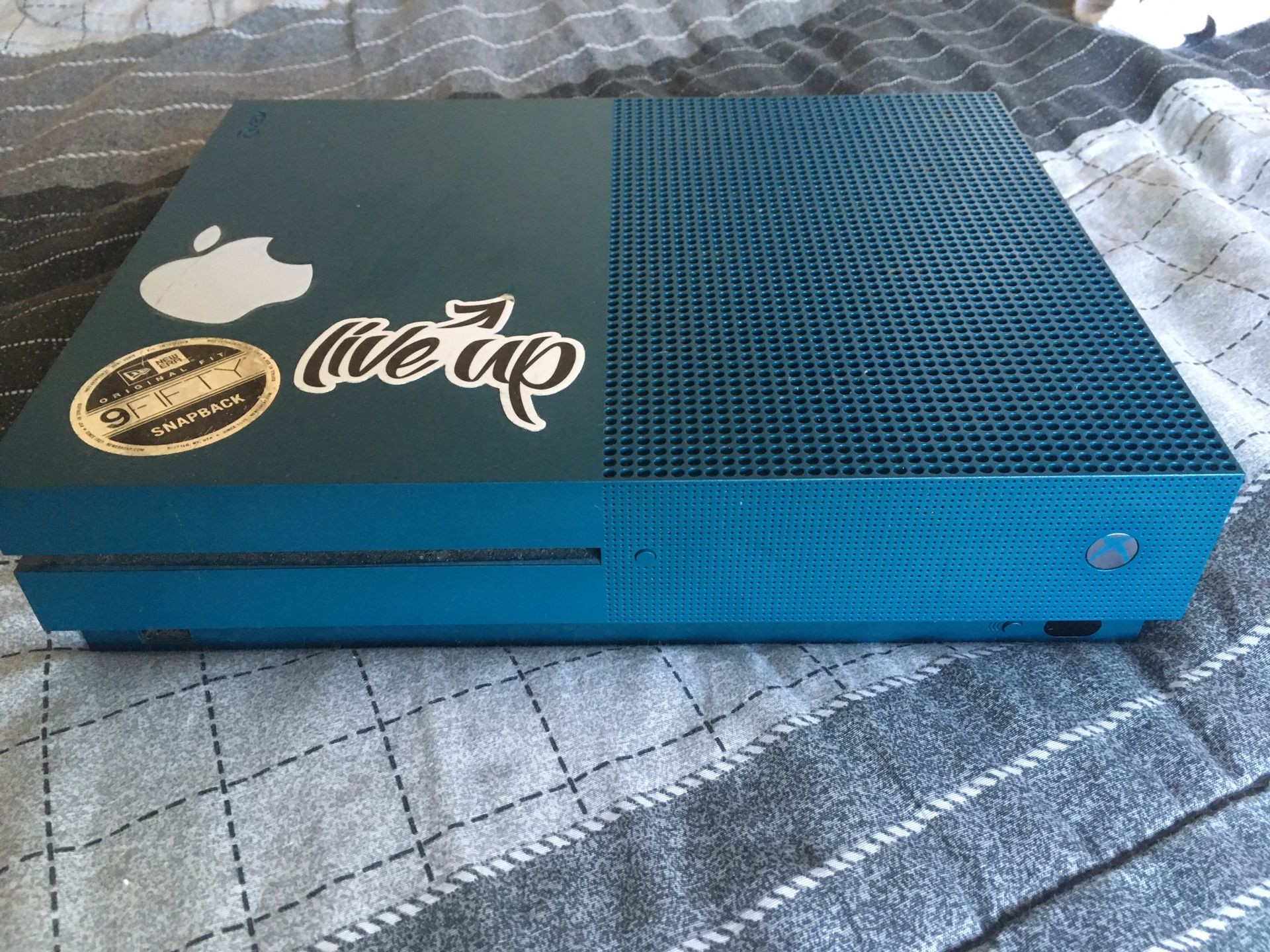 Xbox One S Gears Of War Special Edition