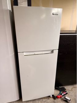 Fridge - Magic chef 10cb ft fridge