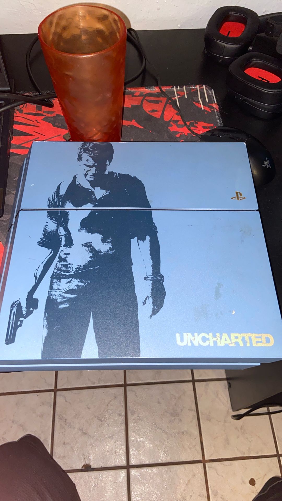Limited- Edition Uncharted 4: A Thief's End. PS4