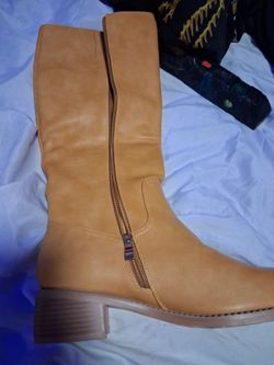 Boots size 10