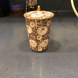 Decorative jar with lid