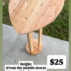 Medium Heart Wood Stand 