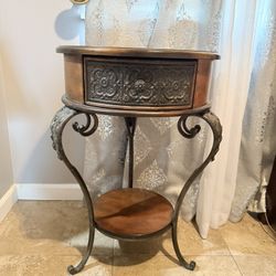 1 End Table) Vintage Style Cherry Wood $40