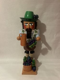 Vintage STEINBACH Nutcracker Winemaker with Tankard & Grapes 