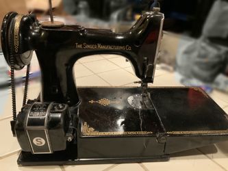 Year 1950 Singer Featherweight Sewing Machine