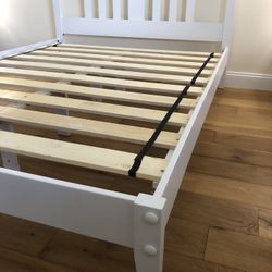 Queen Bed Wood Furniture Headboard Footboard Frame Slats “Night & Day” Brand. All Instructions And Hardware Included.  Normal Wear.  BEST OFFER.  FCFS