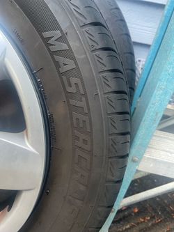 4 tires and wheels with covers hubcaps Hyundai