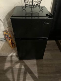 Mini fridge