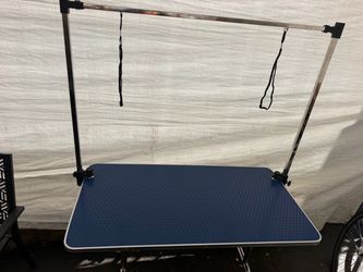 Pet grooming table 📍$70