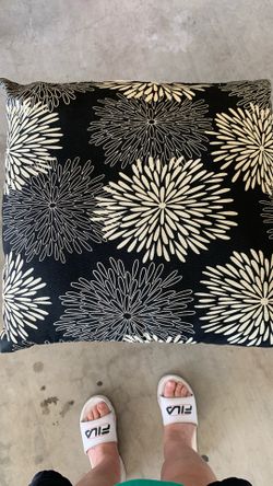 Pillow 14x14 Filled Premium